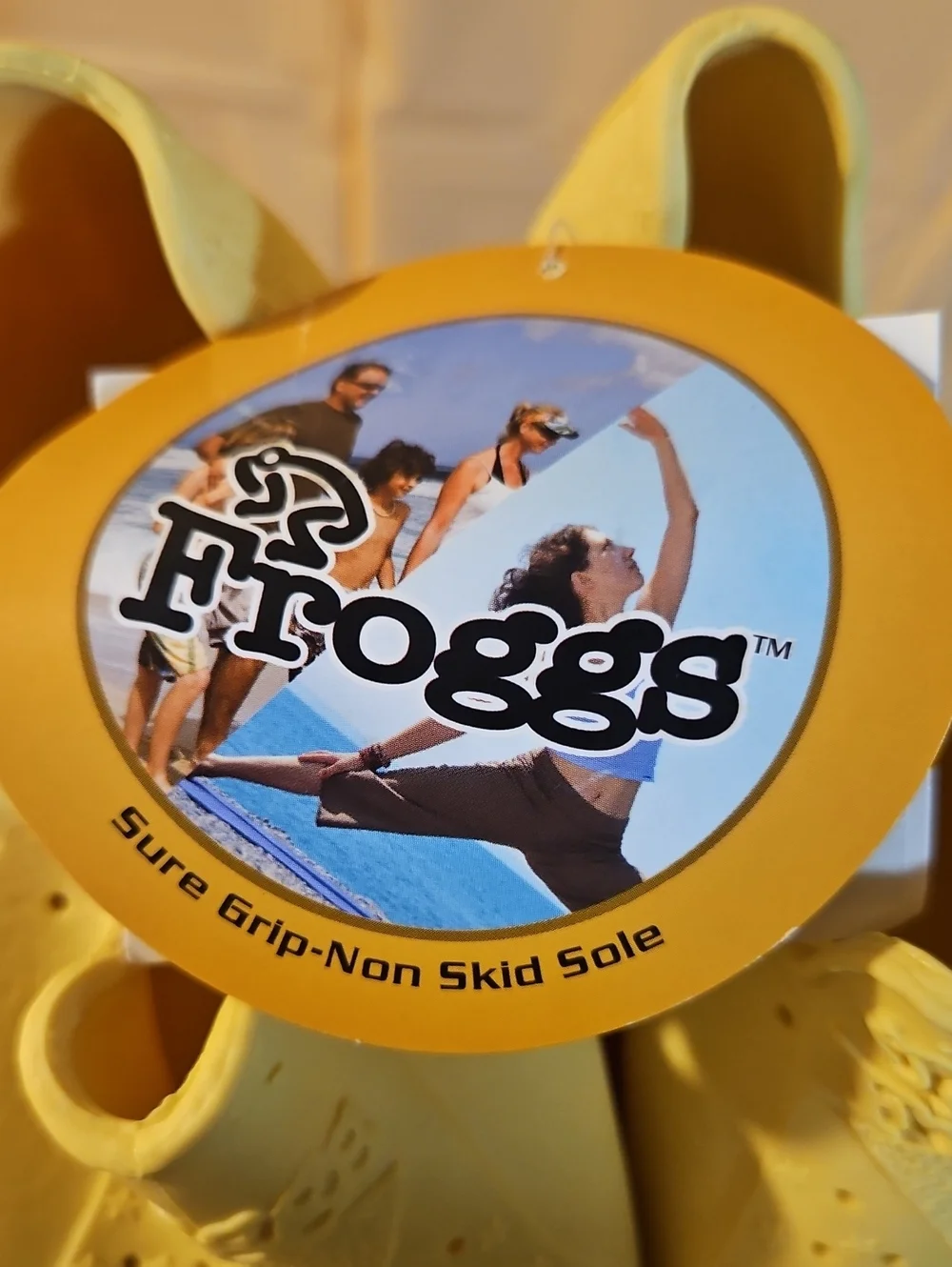 FROGGS WATER SHOES: YELLOW: NEW WITH TAGS: YOUTH 1-2